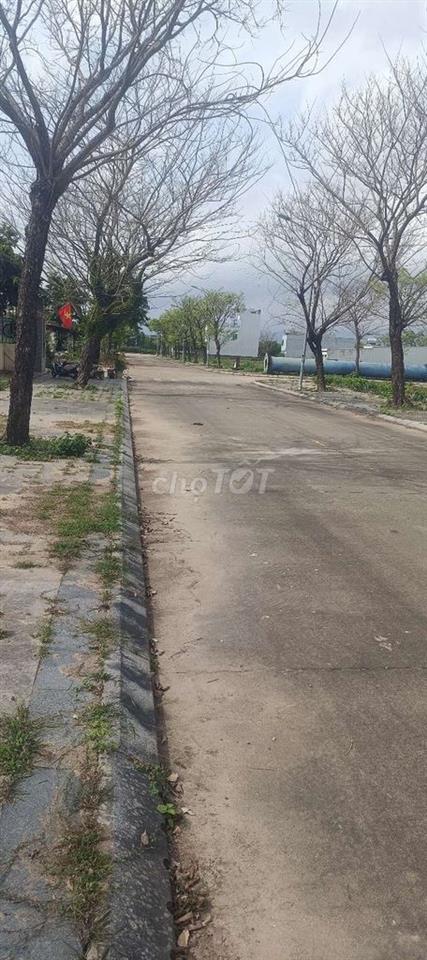 lô đất hướng Đông Nam đẹp song song nguyễn tất thành cần bán 