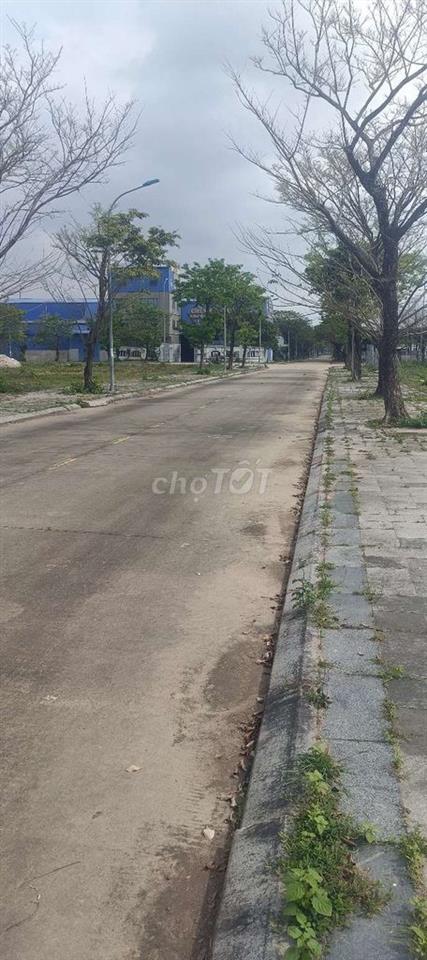 lô đất hướng Đông Nam đẹp song song nguyễn tất thành cần bán 