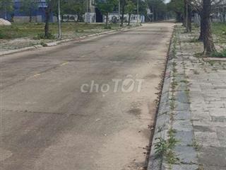 lô đất hướng Đông Nam đẹp song song nguyễn tất thành cần bán 