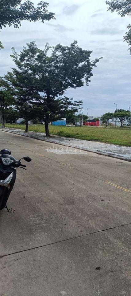 đường A-18 song song nguyễn tất thành 