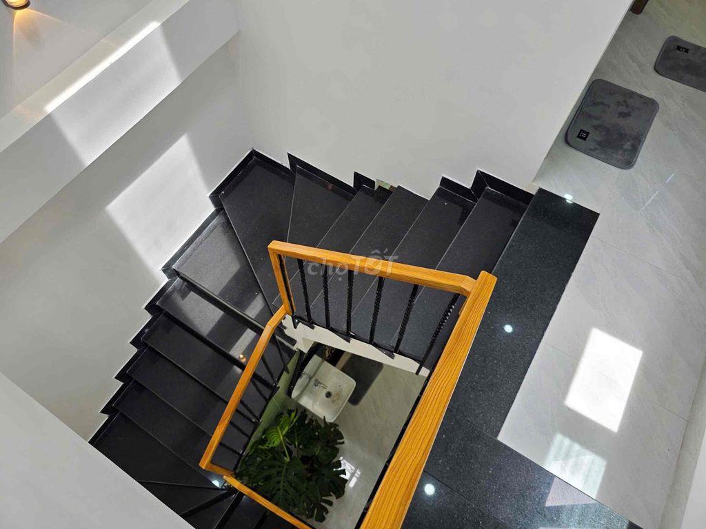 🔥NHÀ 2 TẦNG KIỆT TRƯNG NỮ VƯƠNG CÁCH ĐƯỜNG 30M - CÓ SÂN XE RỘNG