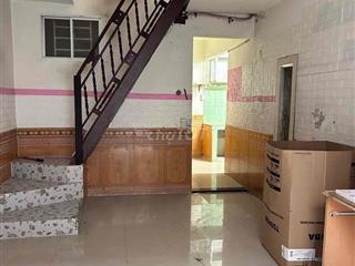 Nhà ngay chợ Đống Đa ~ 40m2, 2 PN hơn 2 tỷ - gần mặt tiền