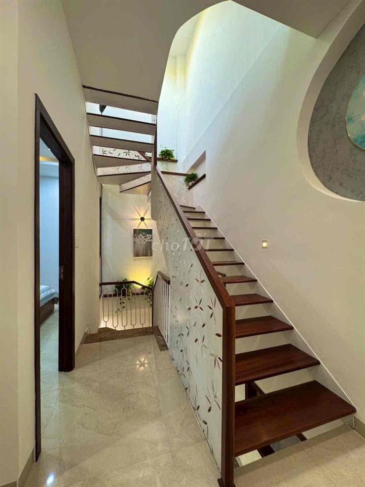 Bán nhà kiệt 3 tầng
