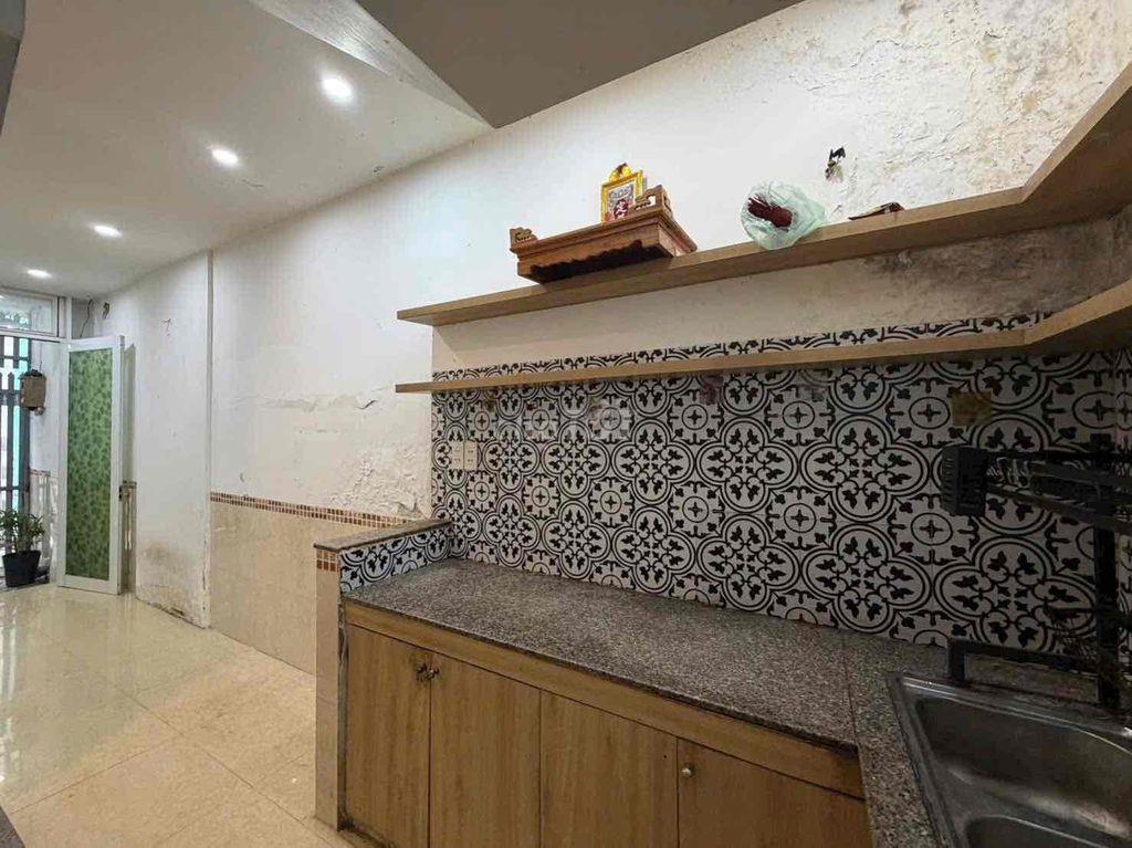 cần bán nhà kiệt đinh tiên hoàng, thông Nguyễn tất thành