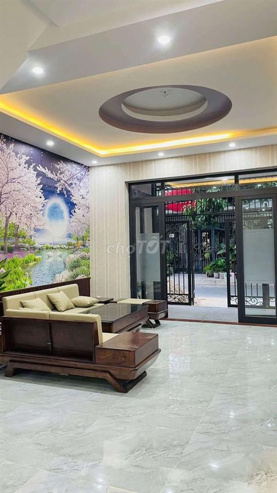 Cho thuê nhà  3 tầng  mặt tiền đường Lê Văn Thịnh 