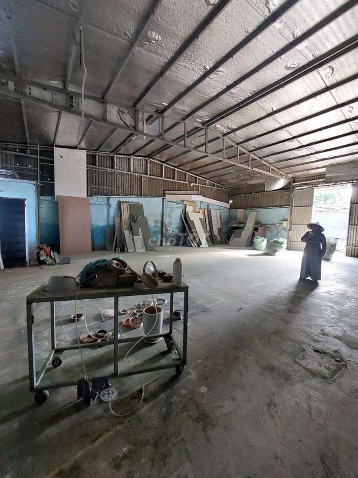 Cho thuê  kho  mặt tiền đường Hoàng Văn Thái 