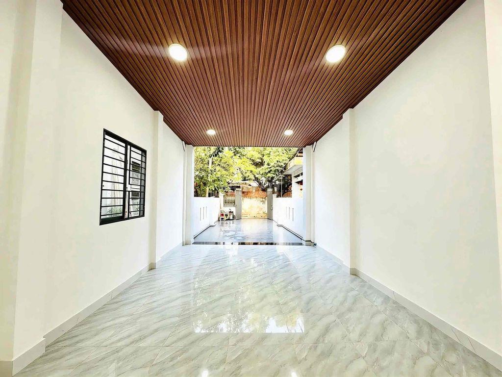 Nhà diện tích khủng ngay cầu vượt ngã ba Huế