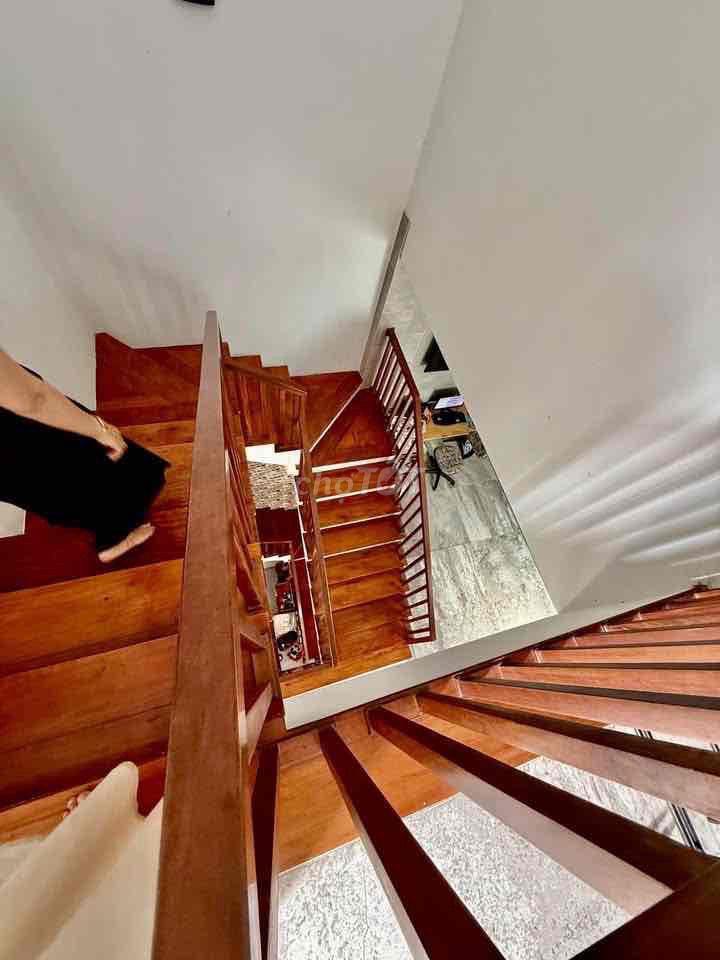 Bán nhà 3 tầng - Nhỉnh 6 tỷ - Cạnh Nguyễn Đình Tứ
