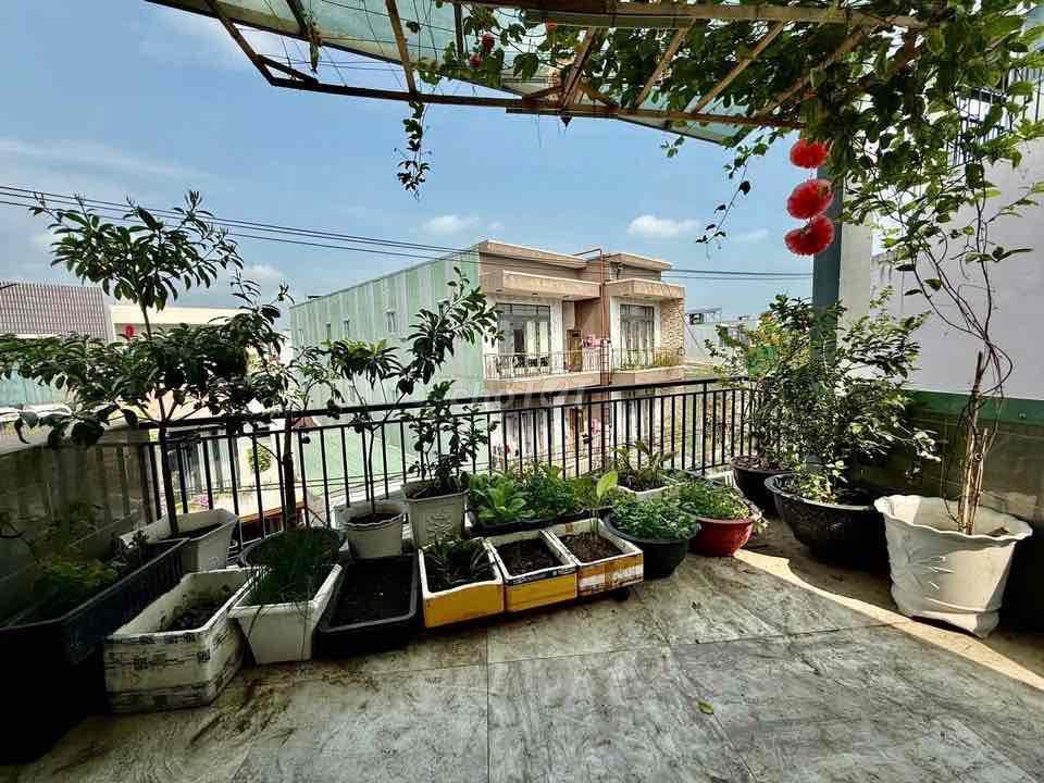 Bán nhà 3 tầng - Nhỉnh 6 tỷ - Cạnh Nguyễn Đình Tứ