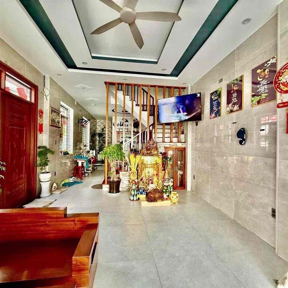 Bán nhà 3 tầng - Nhỉnh 6 tỷ - Cạnh Nguyễn Đình Tứ