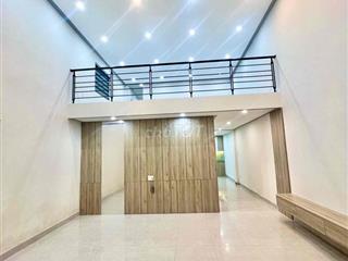 Nhà sát chợ và biển kiệt Nguyễn Chánh,siêu to thoáng