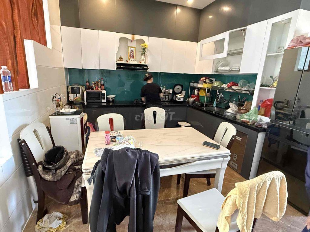 bán nhà 3 tầng sát biển