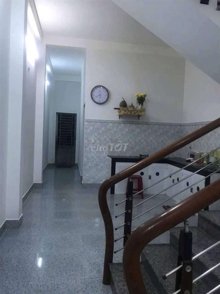 NHÀ 2 TẦNG 4PN GẦN CHỢ HÒA XUÂN