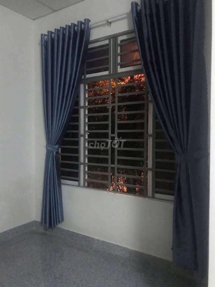 NHÀ 2 TẦNG 4PN GẦN CHỢ HÒA XUÂN