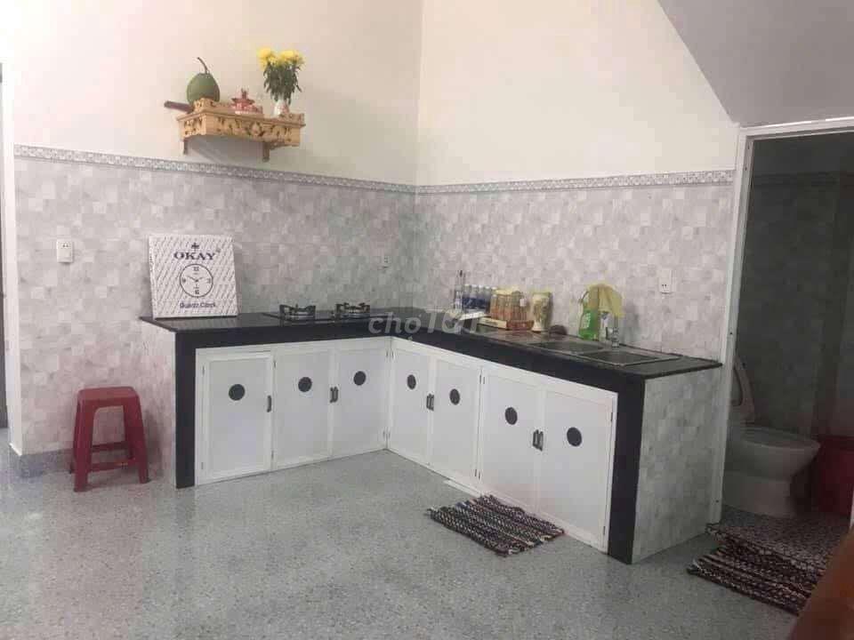 NHÀ 2 TẦNG 4PN GẦN CHỢ HÒA XUÂN
