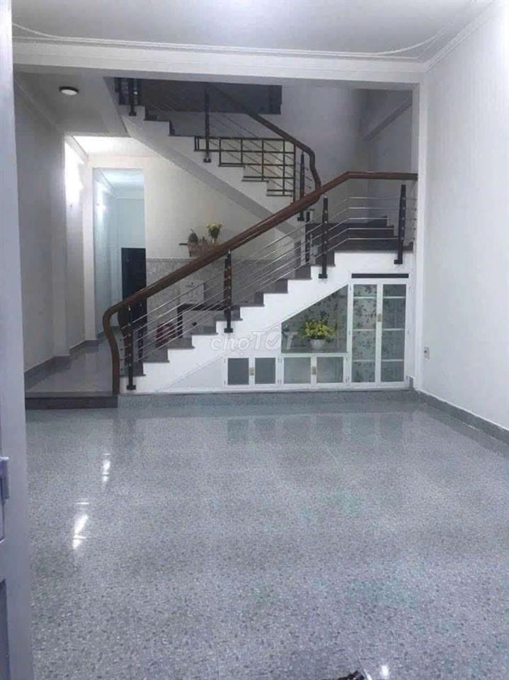 NHÀ 2 TẦNG 4PN GẦN CHỢ HÒA XUÂN