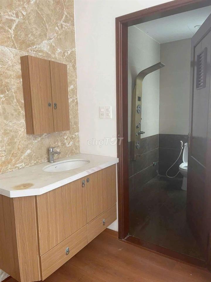 NHÀ 3 TẦNG 4PN 4WC GẦN CHỢ CẨM LỆ