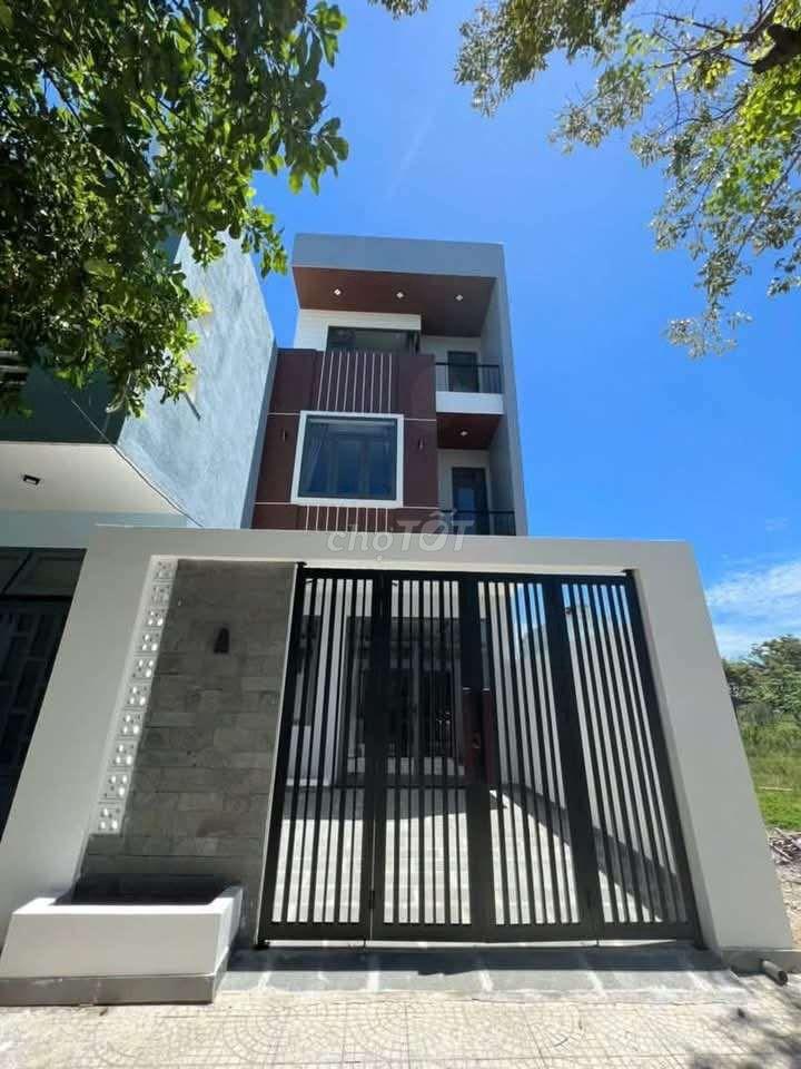 NHÀ 3 TẦNG SÂN OTO FULL NỘI THẤT 