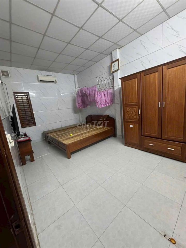 NHÀ CẤP 4 VĂN TIẾN DŨNG SÁT NGÃ 4 MẸ THỨ