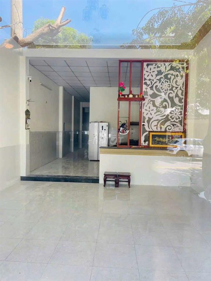 NHÀ CẤP 4 VĂN TIẾN DŨNG SÁT NGÃ 4 MẸ THỨ