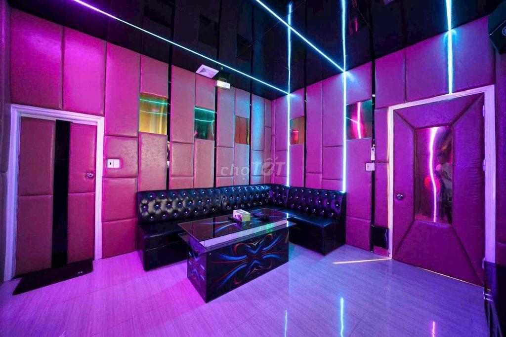 Cho Thuê Villa Hồ Bơi 2 Tầng Nam Việt Á