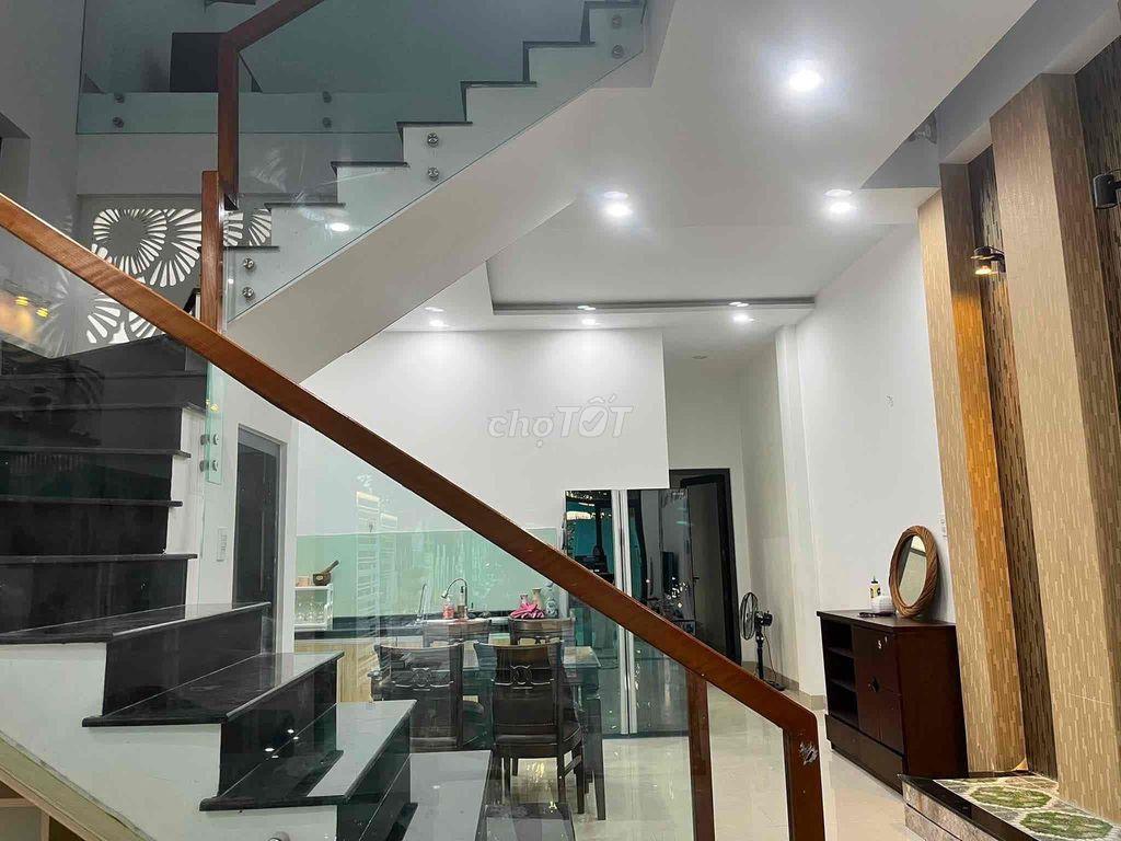 Cho Thuê nhà 2 Tầng MT Nguyễn Xiển - gần Crowne