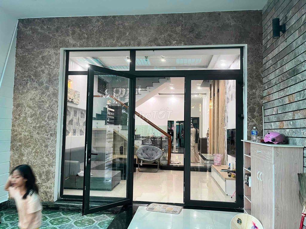 Cho Thuê nhà 2 Tầng MT Nguyễn Xiển - gần Crowne
