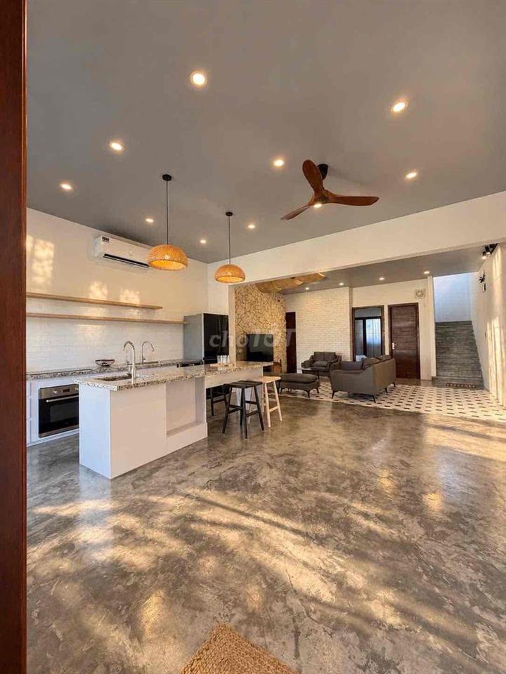 Cho Thuê Villa Hồ bơi , Sân vườn khu đô thị  FPT