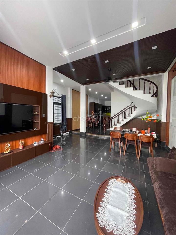 Cho thuê nhà Mới 2 tầng mt Tiên Sơn gần Chợ Hòa Cường.Full nội thất