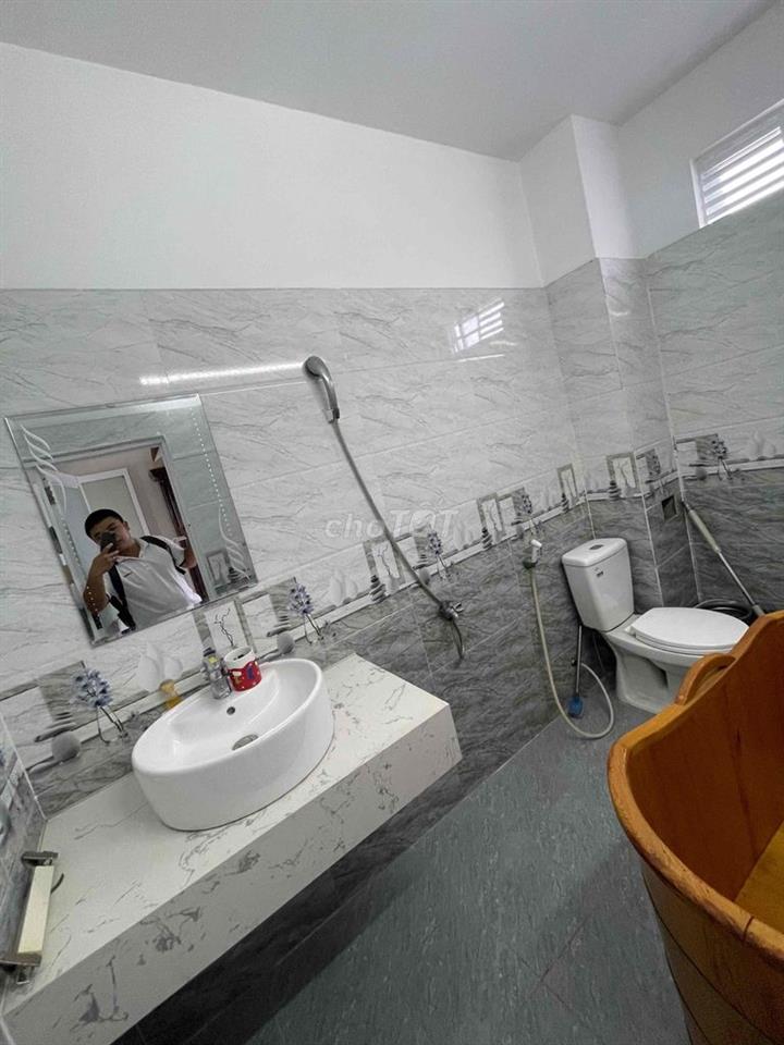 Cho thuê nhà kiệt OTO Nguyễn Thành Hãn gần sân bay. Rộng rãi kiên cố