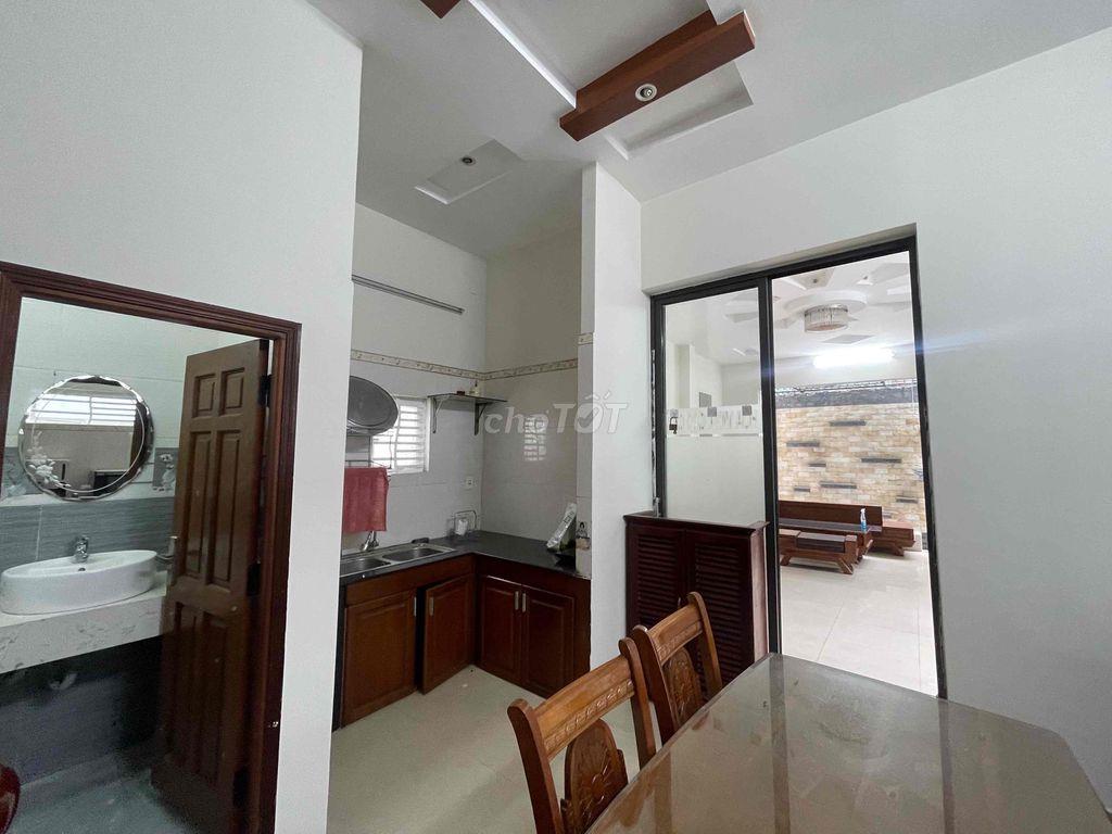 Cho thuê nhà kiệt OTO Nguyễn Thành Hãn gần sân bay. Rộng rãi kiên cố