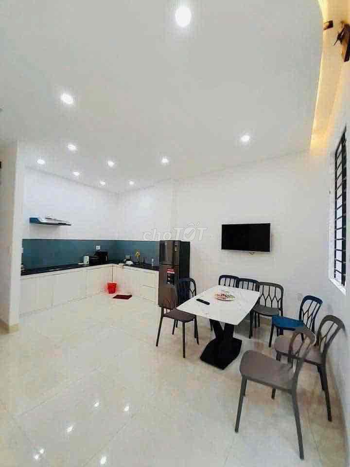 Cho thuê nhà 3 tầng kiệt oto Tạ Hiện gần chợ Hòa Cường. Full nội thất