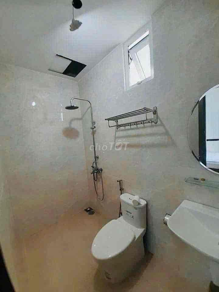 Cho thuê nhà 3 tầng kiệt oto Tạ Hiện gần chợ Hòa Cường. Full nội thất