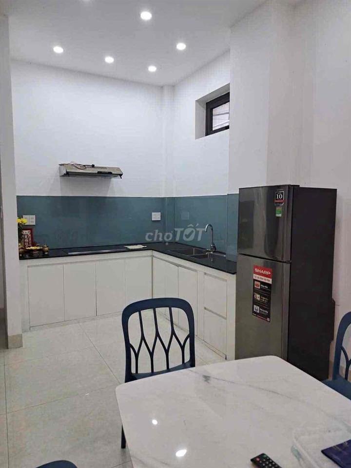 Cho thuê nhà 3 tầng kiệt oto Tạ Hiện gần chợ Hòa Cường. Full nội thất