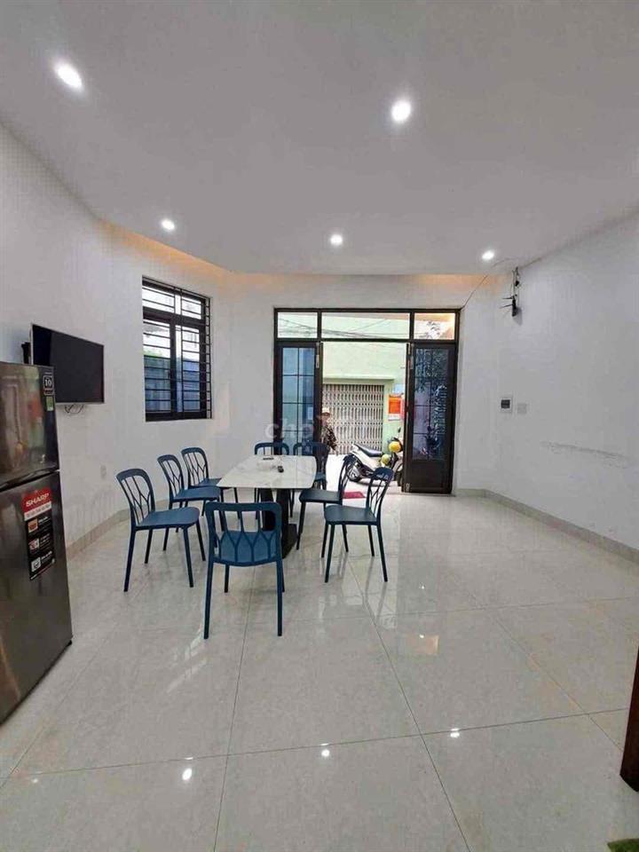 Cho thuê nhà 3 tầng kiệt oto Tạ Hiện gần chợ Hòa Cường. Full nội thất