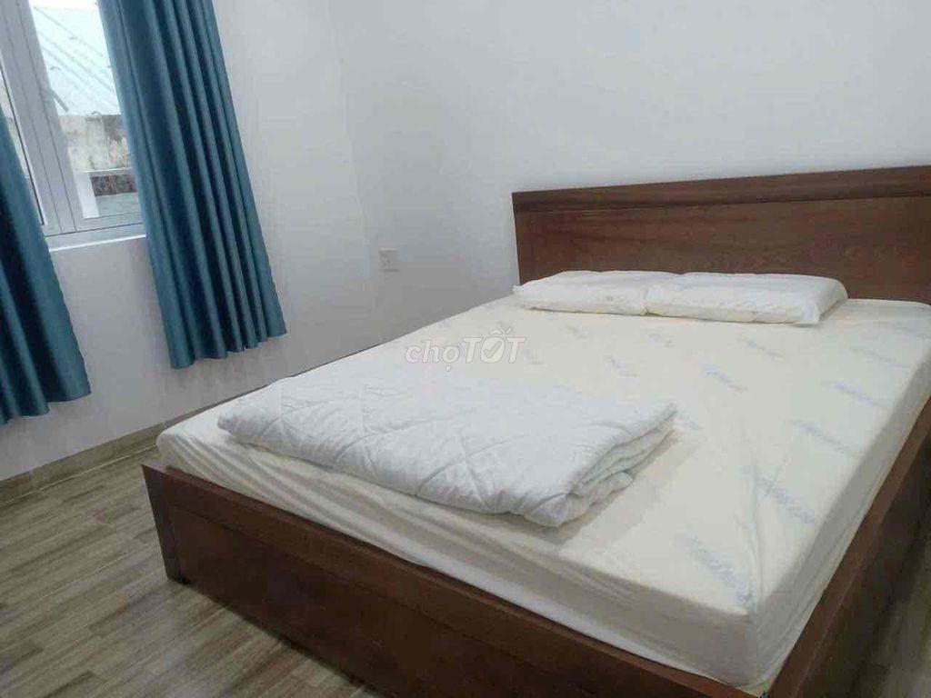 Cho thuê nhà 3 tầng kiệt oto Tạ Hiện gần chợ Hòa Cường. Full nội thất