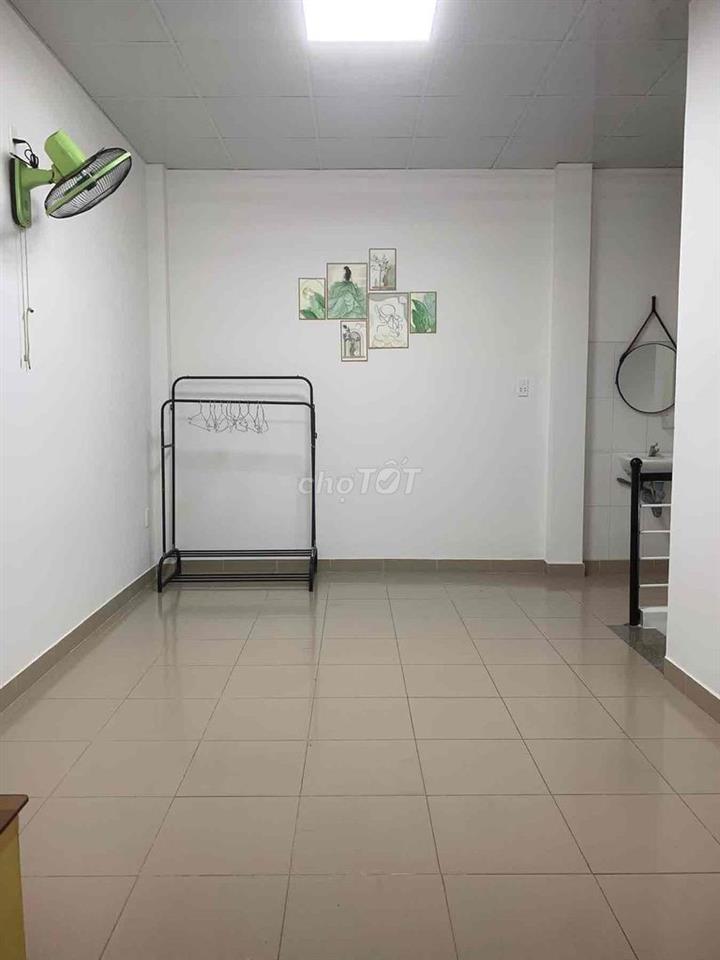Cho thuê nhà 3 tầng mặt tiền Bàu Làng gần Trần Cao Vân full nội thất
