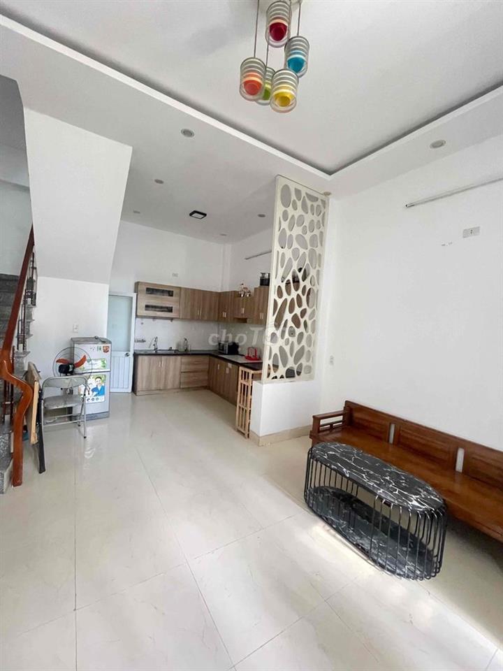 Cho thuê nhà kiệt Phạm Nhữ Tăng gần Hà Huy Tập. Đầy đủ nội thất
