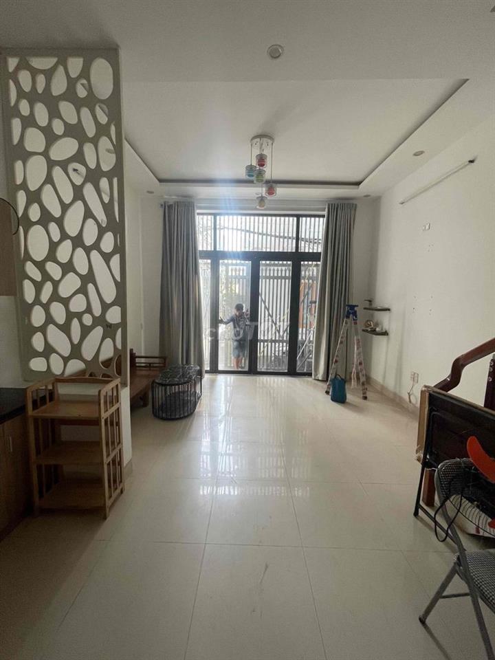 Cho thuê nhà kiệt Phạm Nhữ Tăng gần Hà Huy Tập. Đầy đủ nội thất