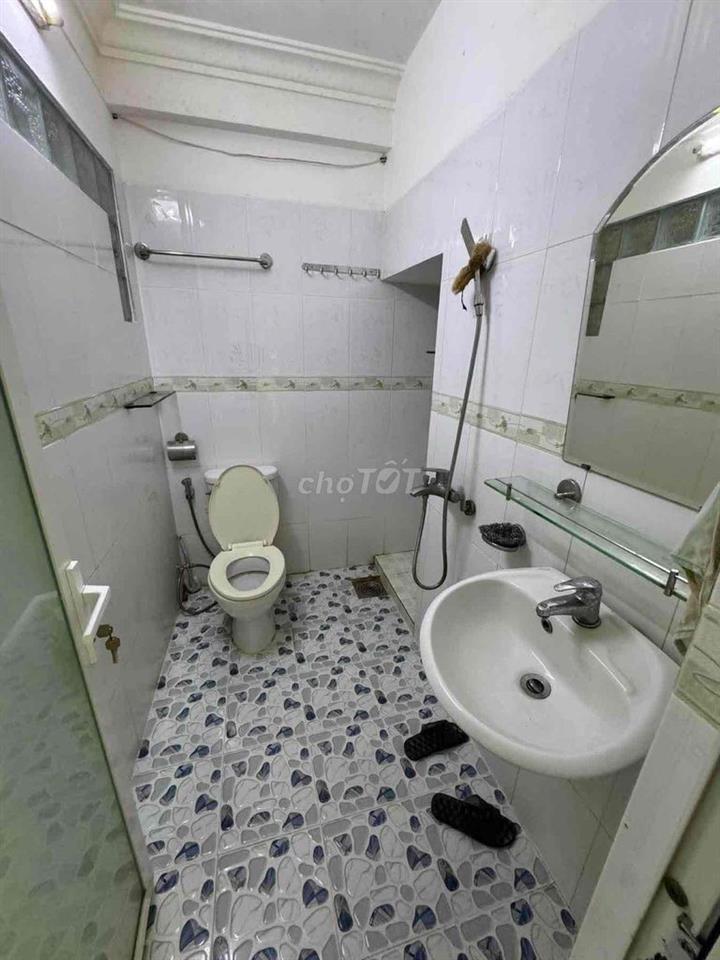 Cho thuê nhà 3 tầng kiệt oto 356 Hoàng Diệu| 3 P/ngủ;3 wc.