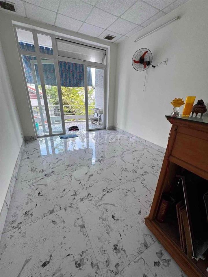 Cho thuê nhà 3 tầng kiệt oto 356 Hoàng Diệu| 3 P/ngủ;3 wc.