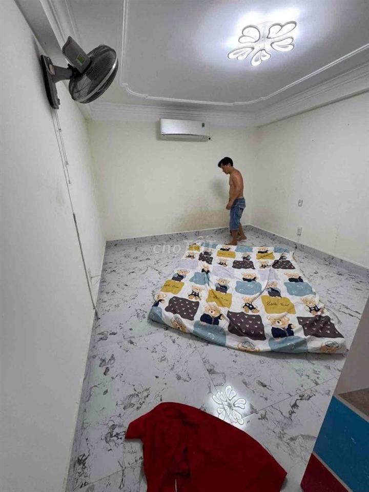 Cho thuê nhà 3 tầng kiệt oto 356 Hoàng Diệu| 3 P/ngủ;3 wc.
