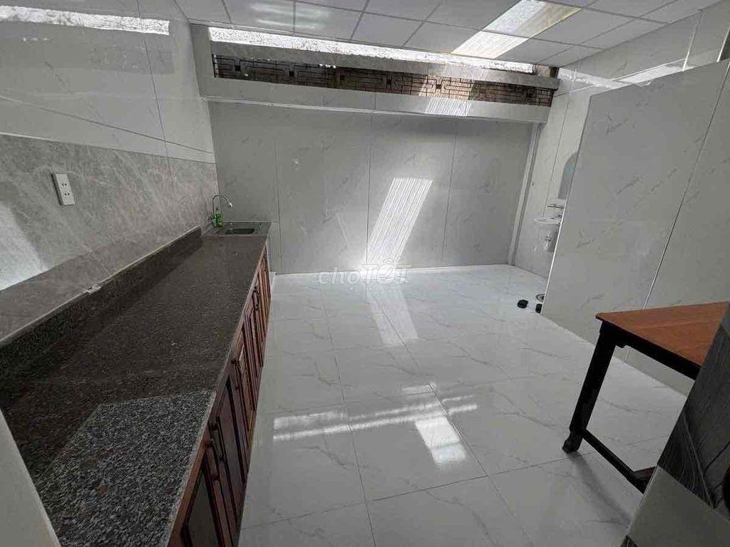 Cho thuê nhà 3 tầng mặt tiền Châu Thượng Văn - Hải Châu Rộng Rãi