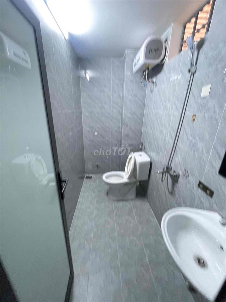 Cho thuê nhà mặt tiền đường 7m5 gần Nguyễn Phước Nguyên Sạch sẽ Rô