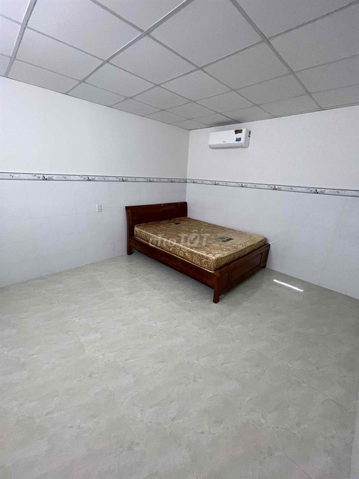 Cho thuê nhà mặt tiền đường 7m5 gần Nguyễn Phước Nguyên Sạch sẽ Rô