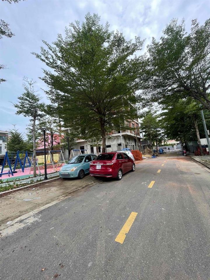 Cho thuê nhà mặt tiền đường 7m5 gần Nguyễn Phước Nguyên Sạch sẽ Rô