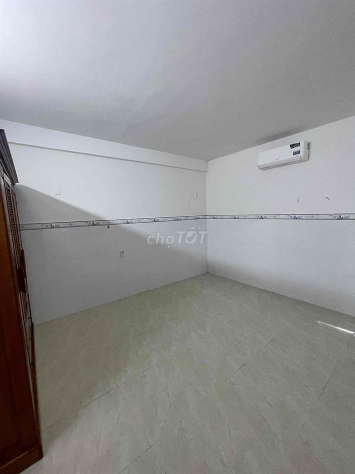 Cho thuê nhà mặt tiền đường 7m5 gần Nguyễn Phước Nguyên Sạch sẽ Rô
