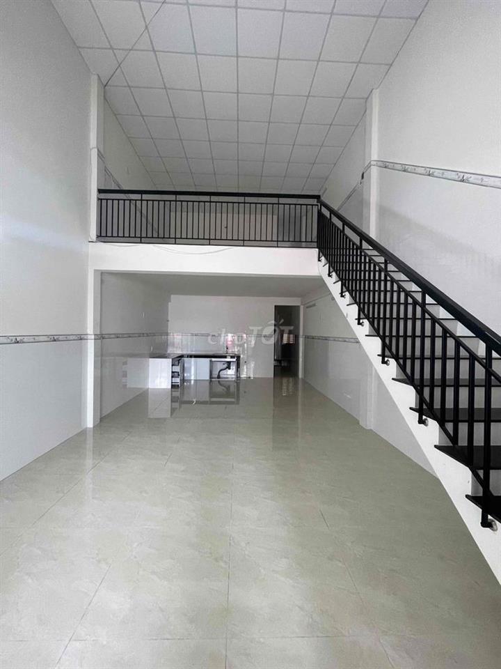Cho thuê nhà mặt tiền đường 7m5 gần Nguyễn Phước Nguyên Sạch sẽ Rô