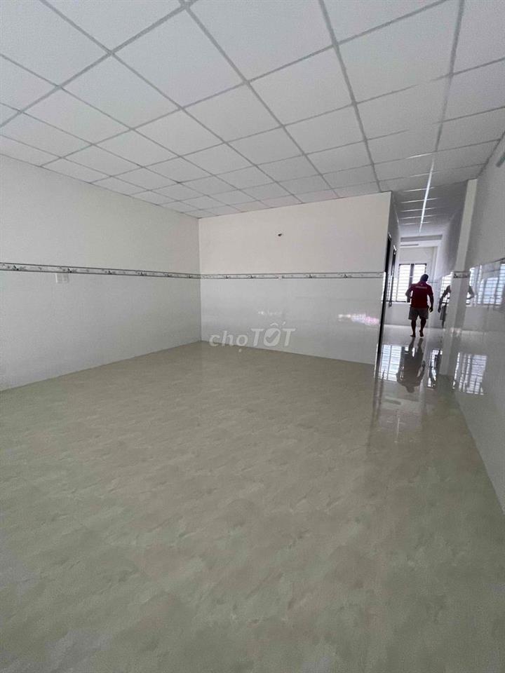 Cho thuê nhà mặt tiền đường 7m5 gần Nguyễn Phước Nguyên Sạch sẽ Rô