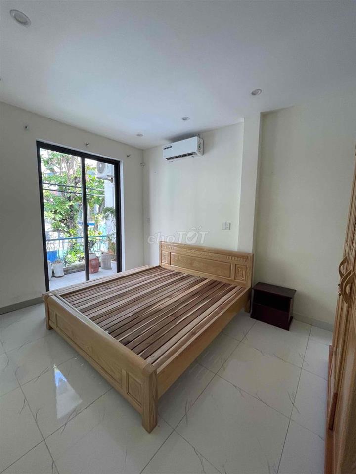 Cho thuê nhà kiệt oto Trần Cao Vân gần biển .Full nội thất mới